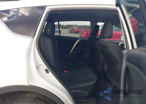 2015 Toyota Rav4 Le z USA, uszkodzony, nr VIN 2T3ZFREV7FW138928